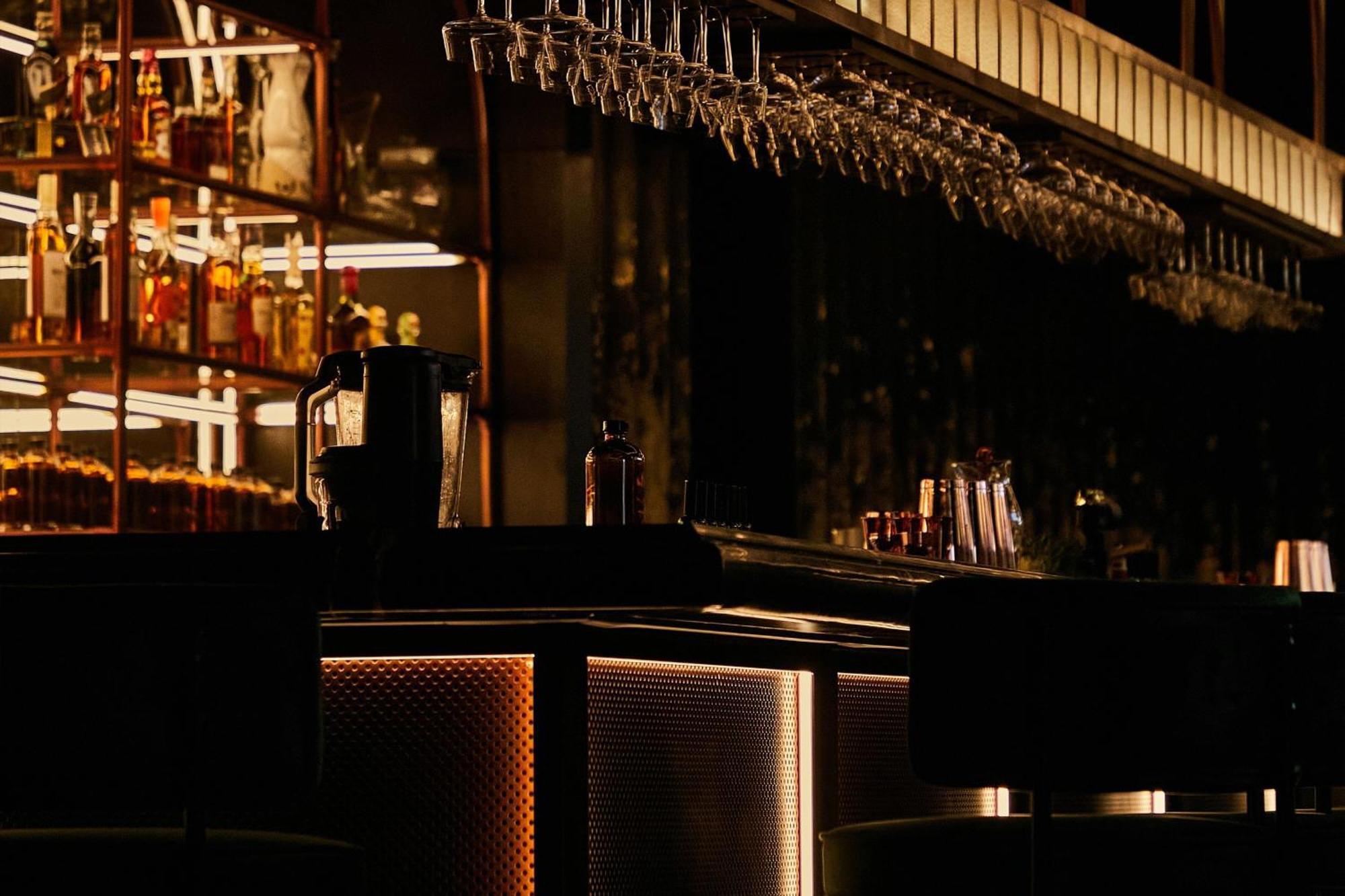 The Dubai Edition エクステリア 写真 The bar at the London Edition
