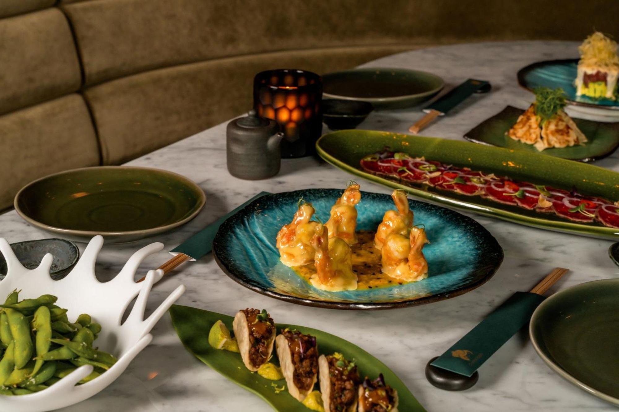 The Dubai Edition エクステリア 写真 A selection of dishes at the restaurant