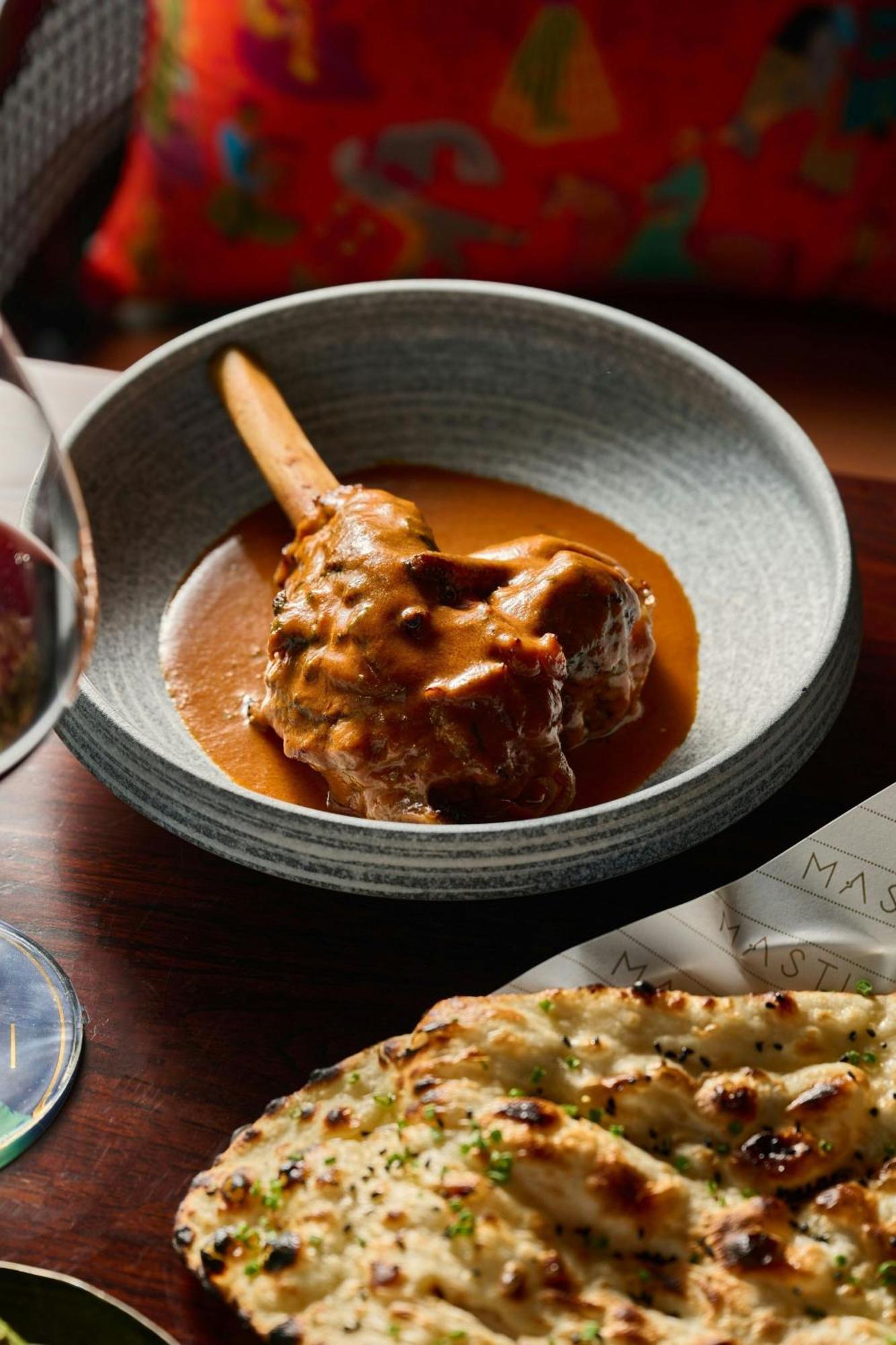 The Dubai Edition エクステリア 写真 A dish of goat's leg